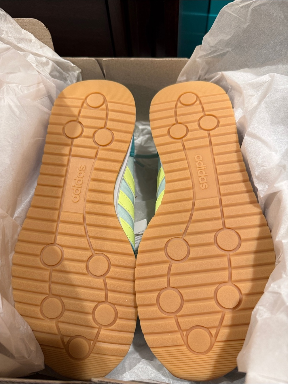 adidas Run 70s 2.0 Sneakers in Green and White - Picture 4 of 4